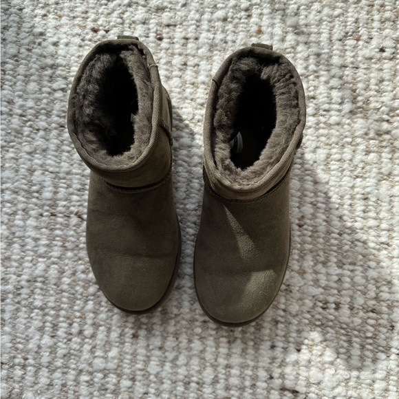 Classic Mini Ugg in Moss - Picture 8 of 9